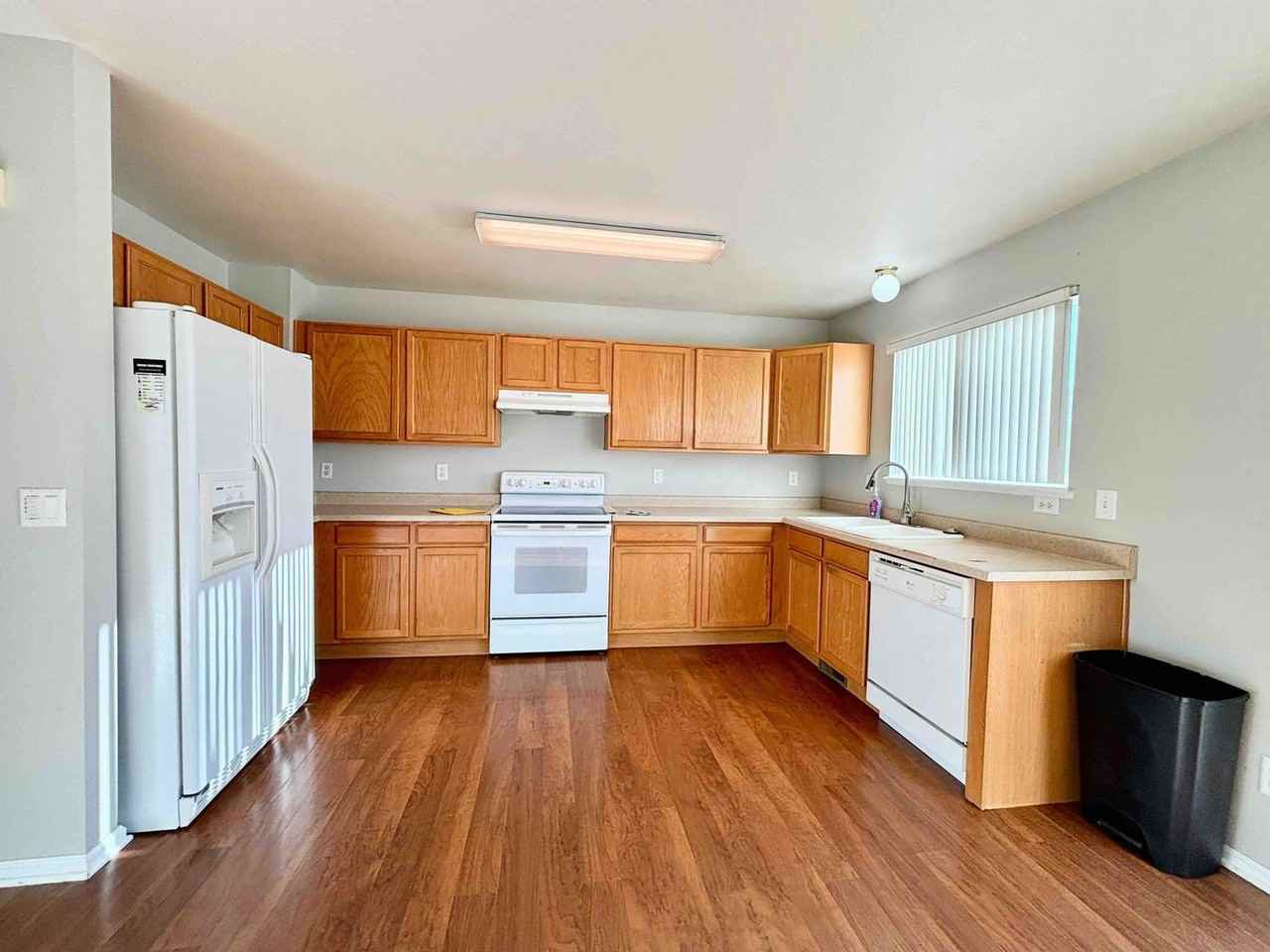 7240 Mineral Wells Dr - Photo 2 of 39