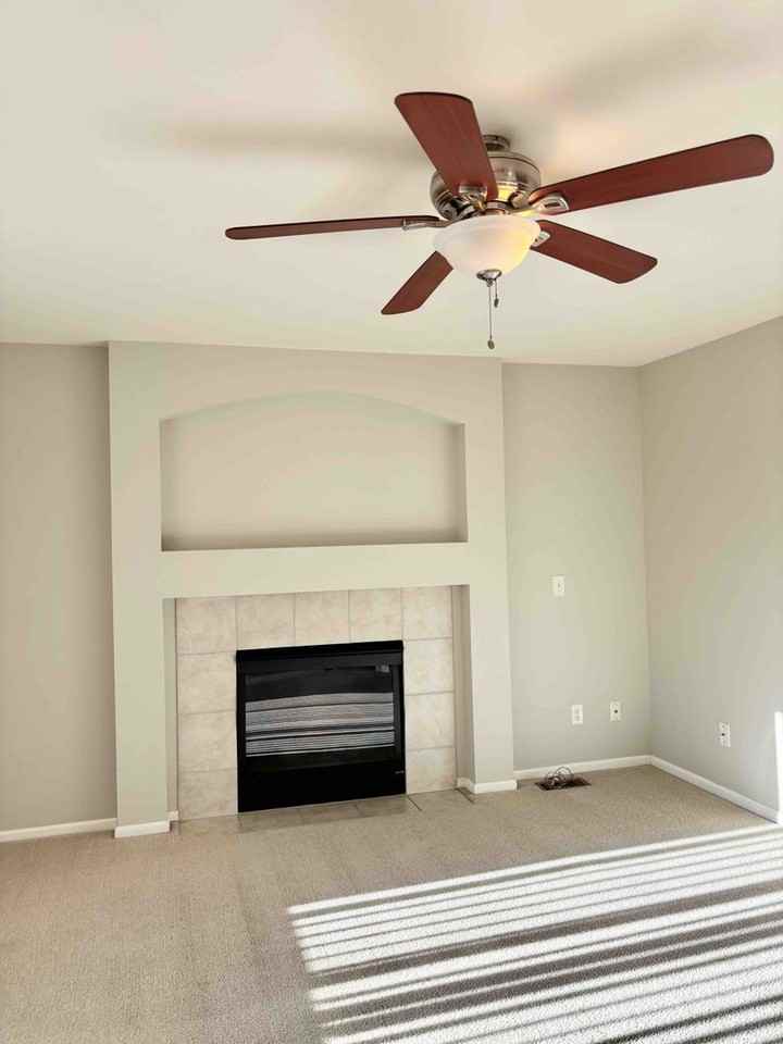 7240 Mineral Wells Dr - Photo 3 of 39