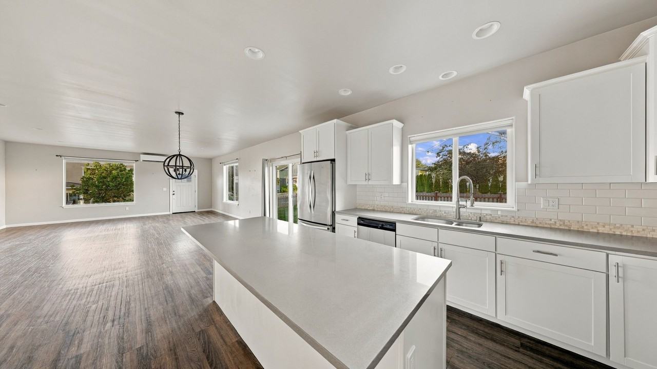 1631 Nw 6th Ave - Photo 5 of 19