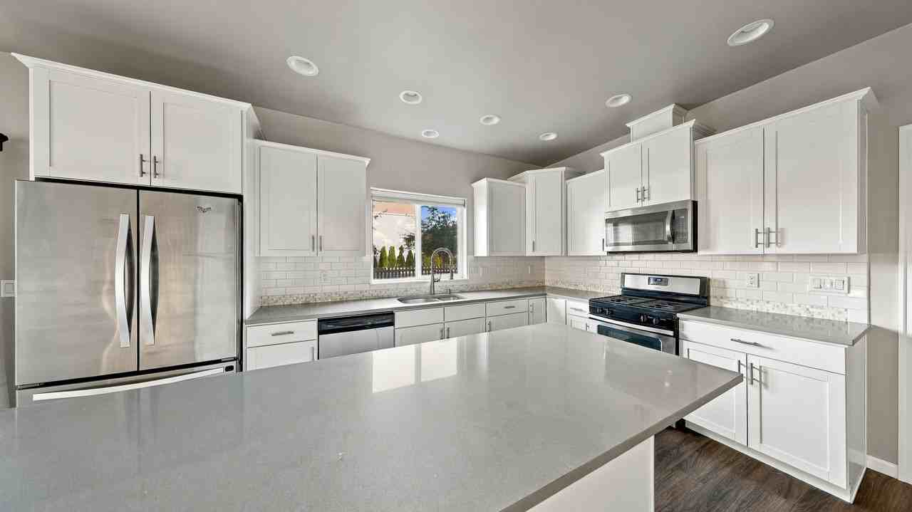1631 Nw 6th Ave - Photo 6 of 19