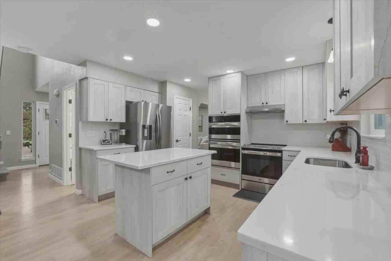 115 Odessa Pl - Photo 7 of 50