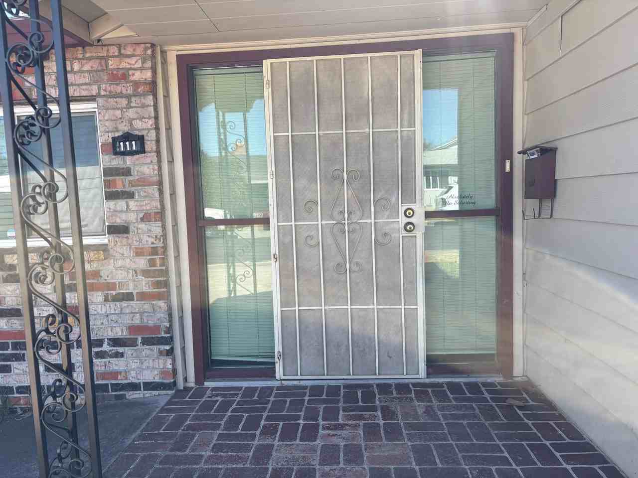 111 Maple St - Photo 2 of 26