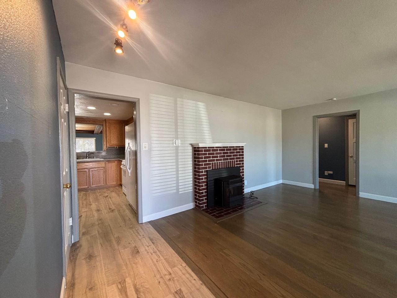 111 Maple St - Photo 4 of 26