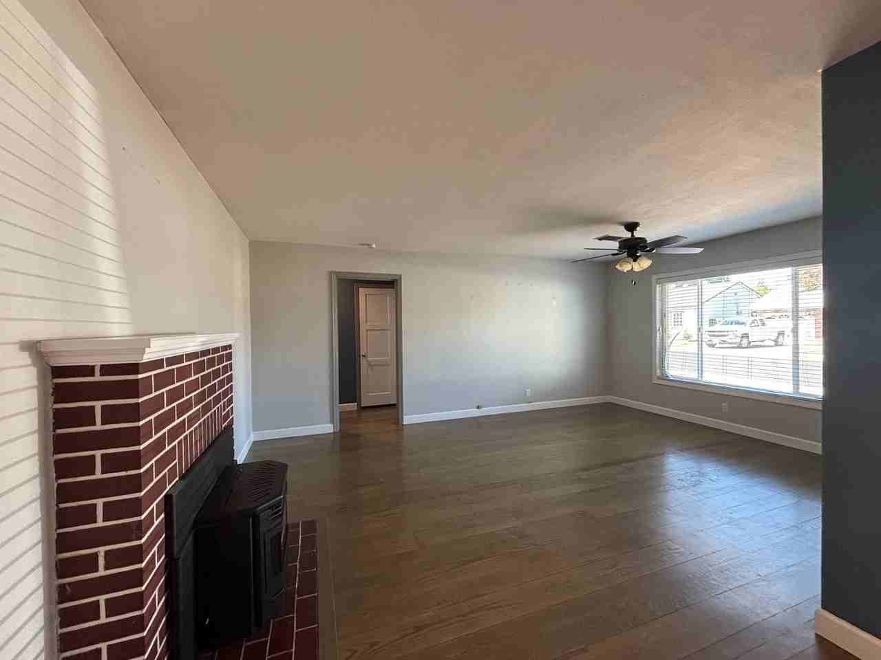 111 Maple St - Photo 5 of 26
