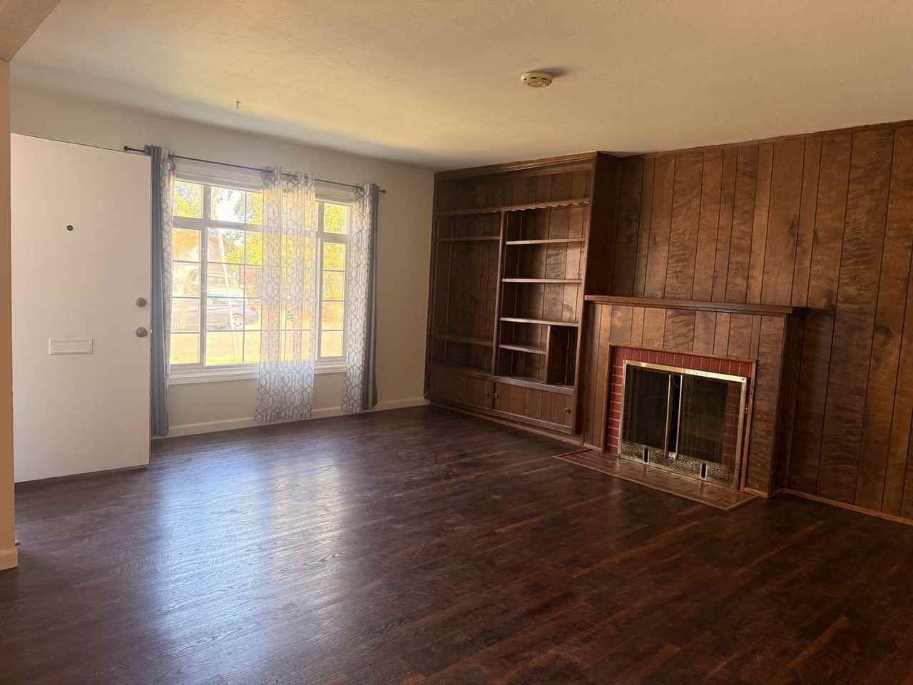 5526 38th Ave - Photo 3 of 14