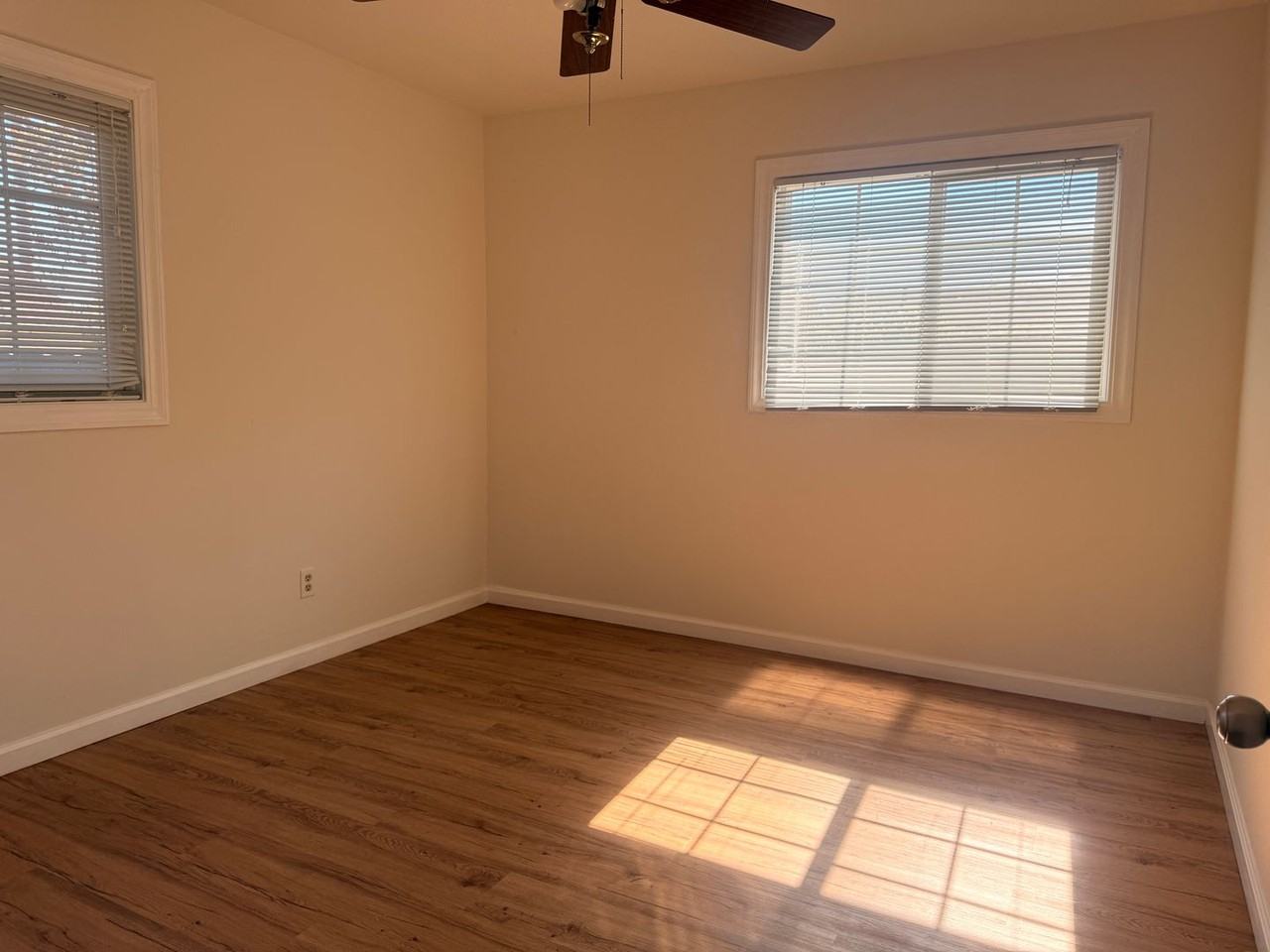 5526 38th Ave - Photo 5 of 14