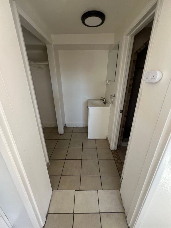 1053 W 15th St - Photo 6 of 50