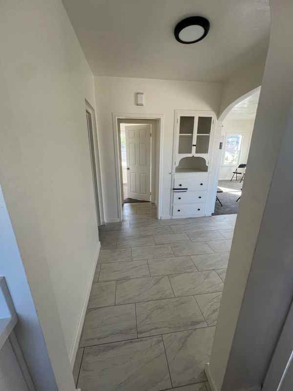 1053 W 15th St - Photo 5 of 48