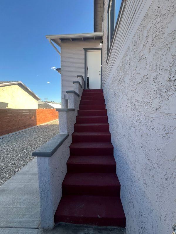 1053 W 15th St - Photo 2 of 48
