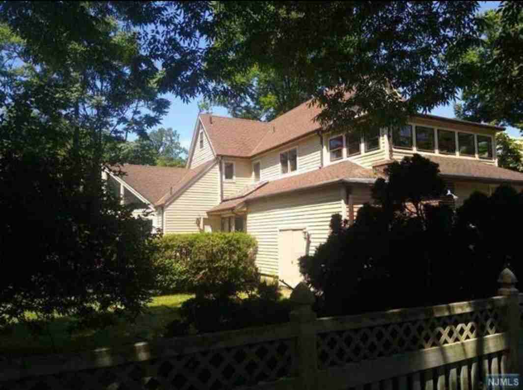 108 Merrison St - Photo 2 of 3