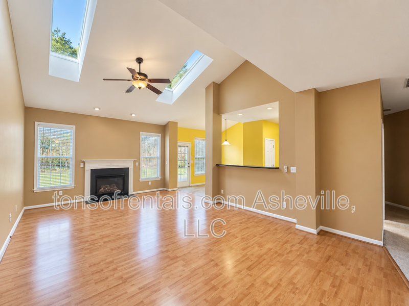 9 Summer Meadow Rd - Photo 2 of 32
