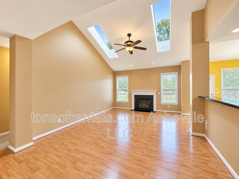 9 Summer Meadow Rd - Photo 3 of 32