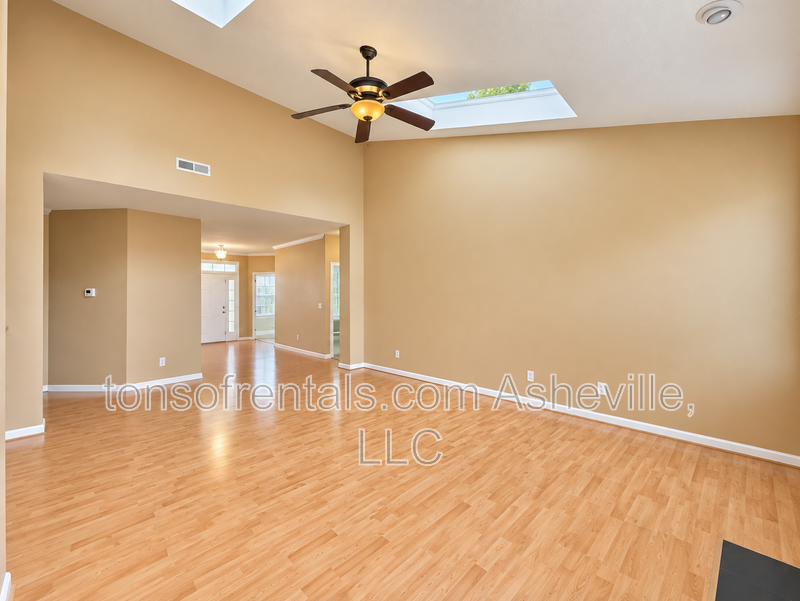 9 Summer Meadow Rd - Photo 4 of 32