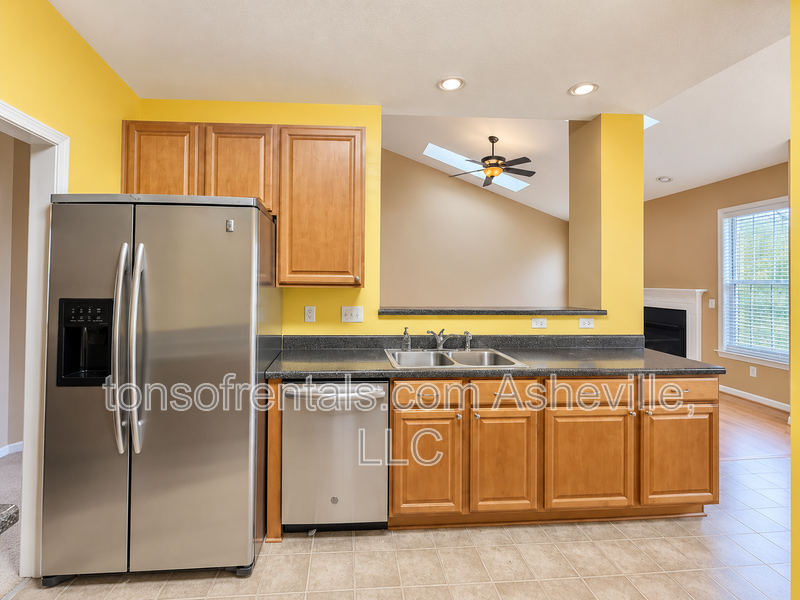 9 Summer Meadow Rd - Photo 7 of 32