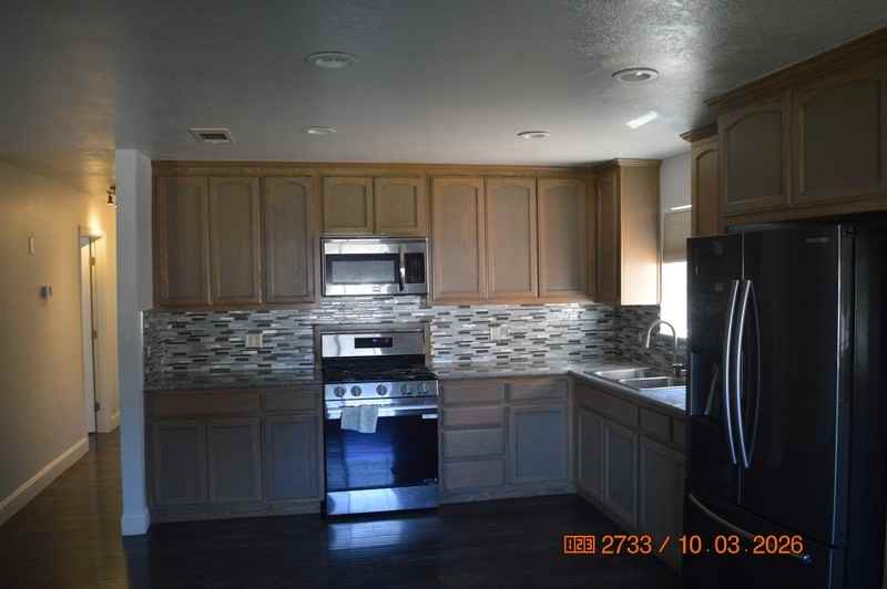 1720 Hickory Ave - Photo 4 of 21