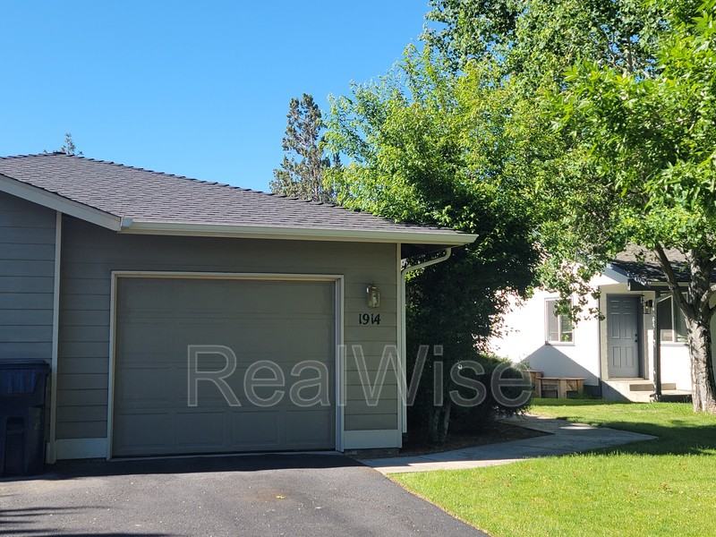 1914 Nw Elm Ave - Photo 2 of 29