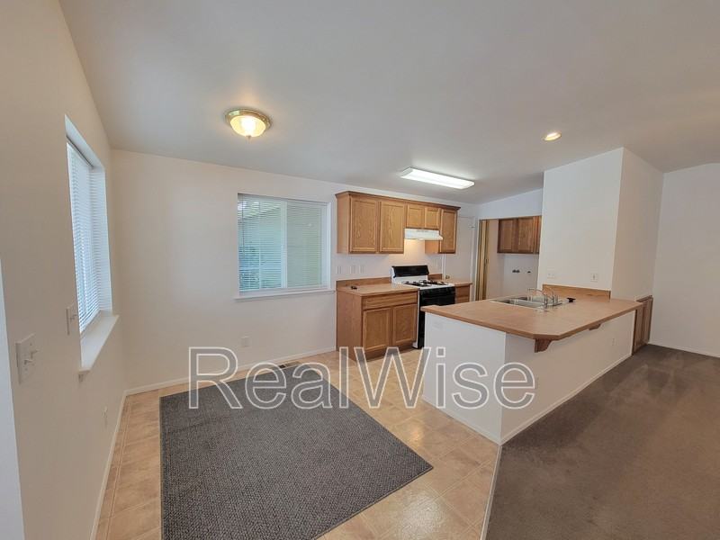 1914 Nw Elm Ave - Photo 3 of 29