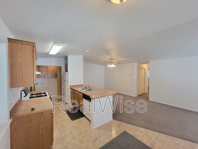 1914 Nw Elm Ave - Photo 4 of 29