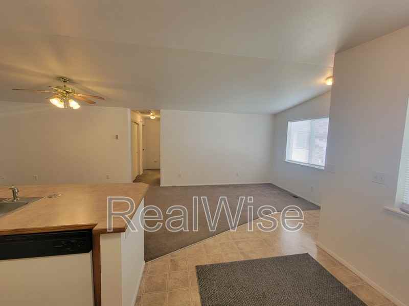 1914 Nw Elm Ave - Photo 5 of 29