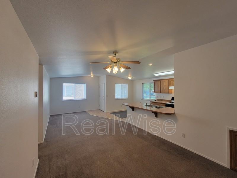 1914 Nw Elm Ave - Photo 6 of 29