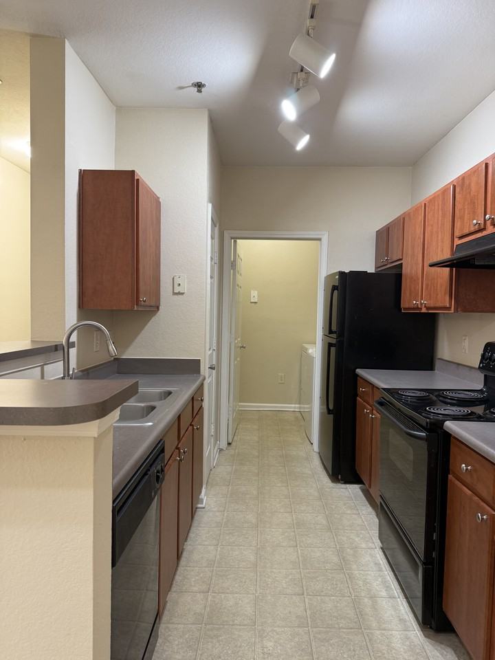 600 Vista Lake Dr #201 - Photo 2 of 22