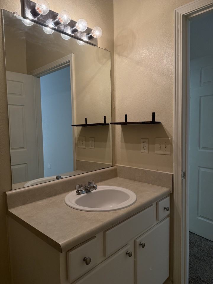 600 Vista Lake Dr #201 - Photo 7 of 22