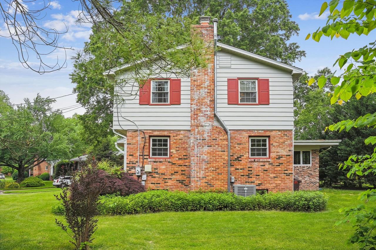 1110 Anesbury Ct - Photo 3 of 39