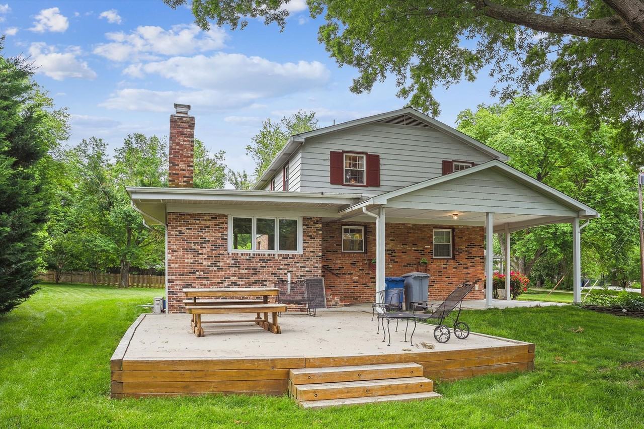 1110 Anesbury Ct - Photo 4 of 39