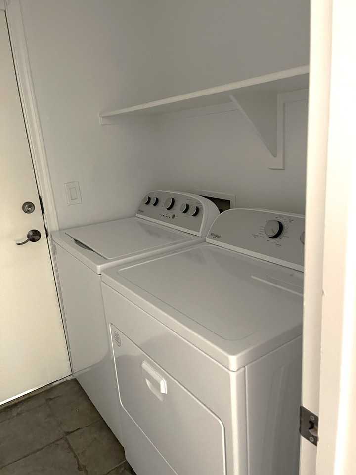 506 N Alder St - Photo 4 of 22