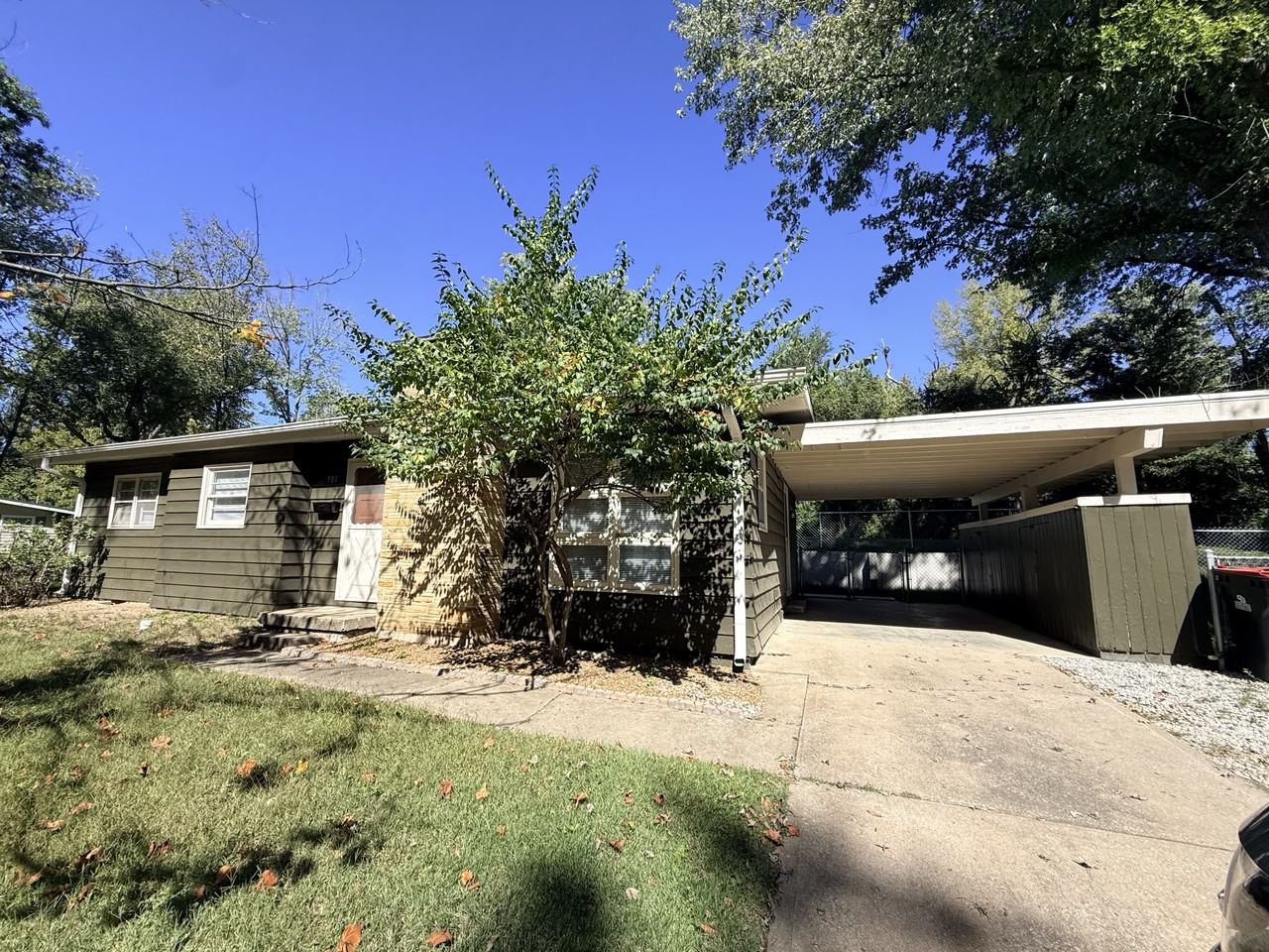 901 Anderson St - Photo 2 of 14