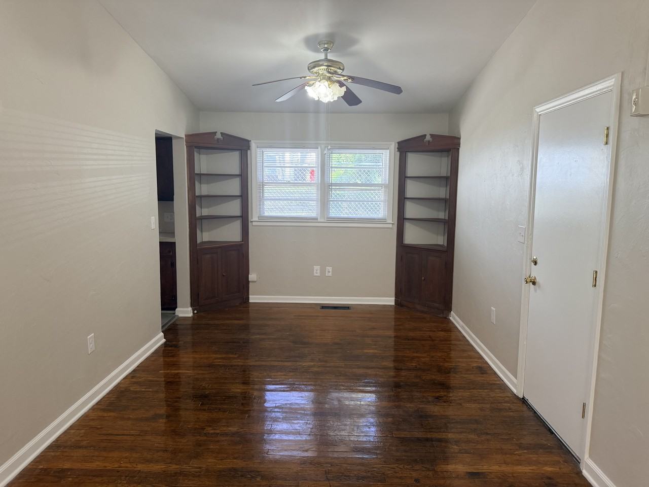 901 Anderson St - Photo 6 of 14