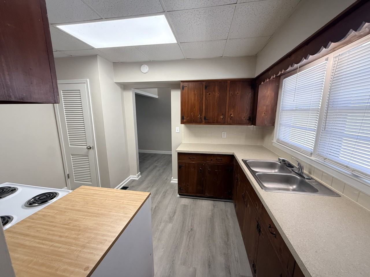 901 Anderson St - Photo 7 of 14