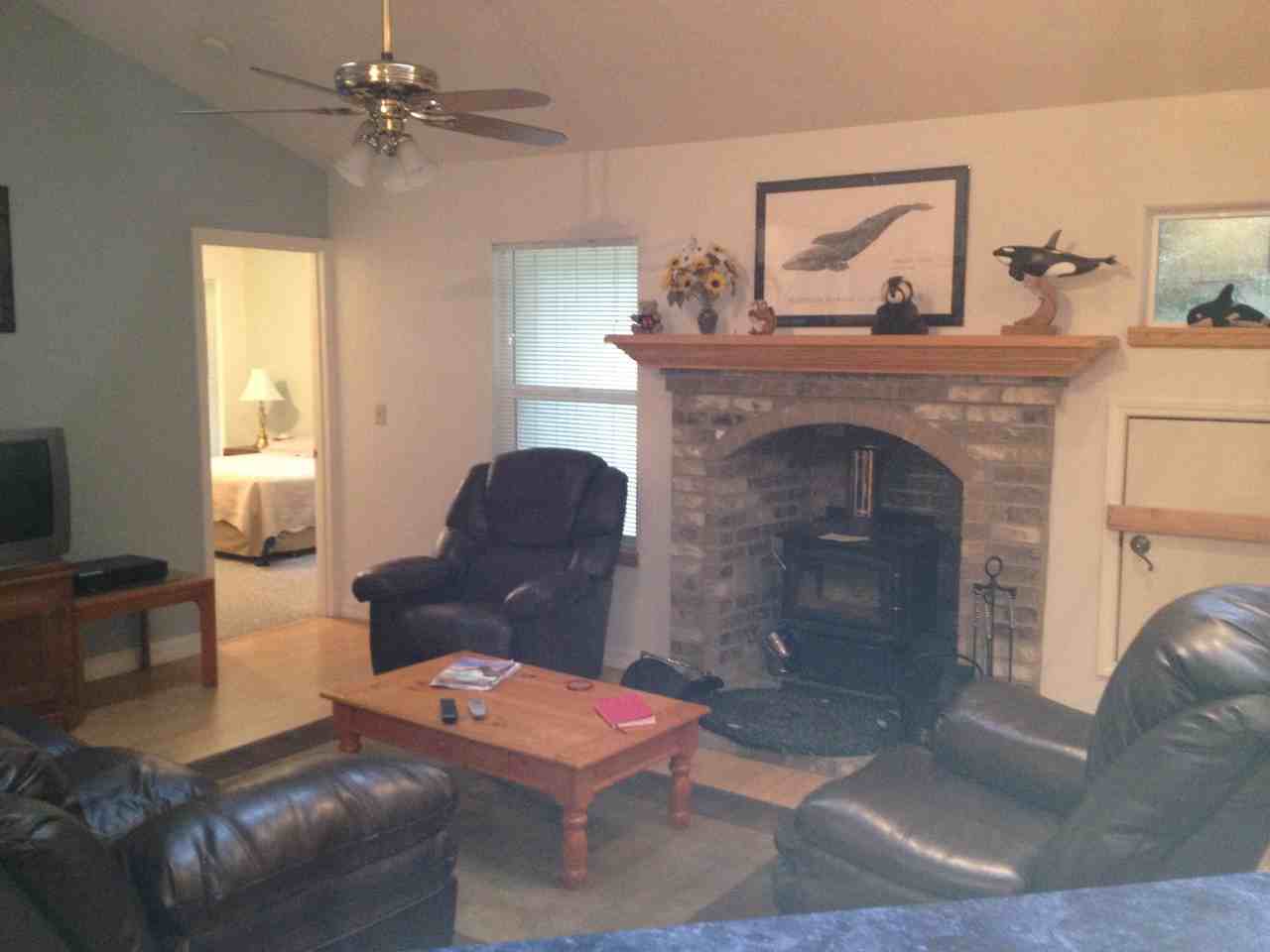 1040 Sw 17th St - Photo 2 of 14