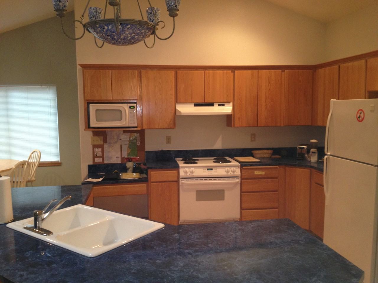 1040 Sw 17th St - Photo 3 of 14