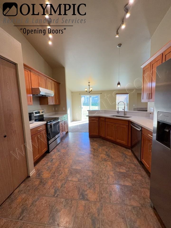 8921 Rockcress Dr Se - Photo 4 of 32