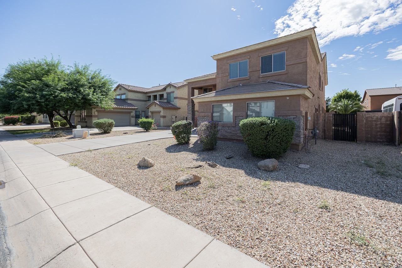 6833 W Burgess Ln - Photo 3 of 45