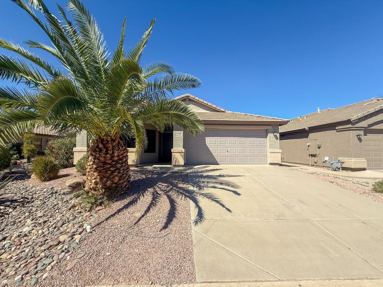 43676 W Wade Dr - Photo 2 of 31