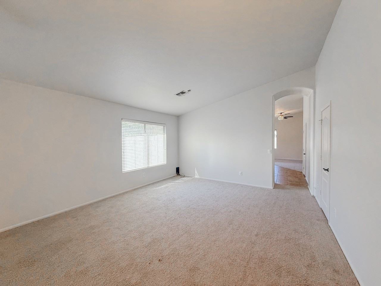 43676 W Wade Dr - Photo 4 of 31
