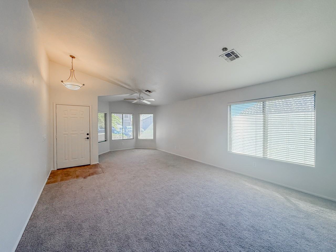 43676 W Wade Dr - Photo 5 of 31