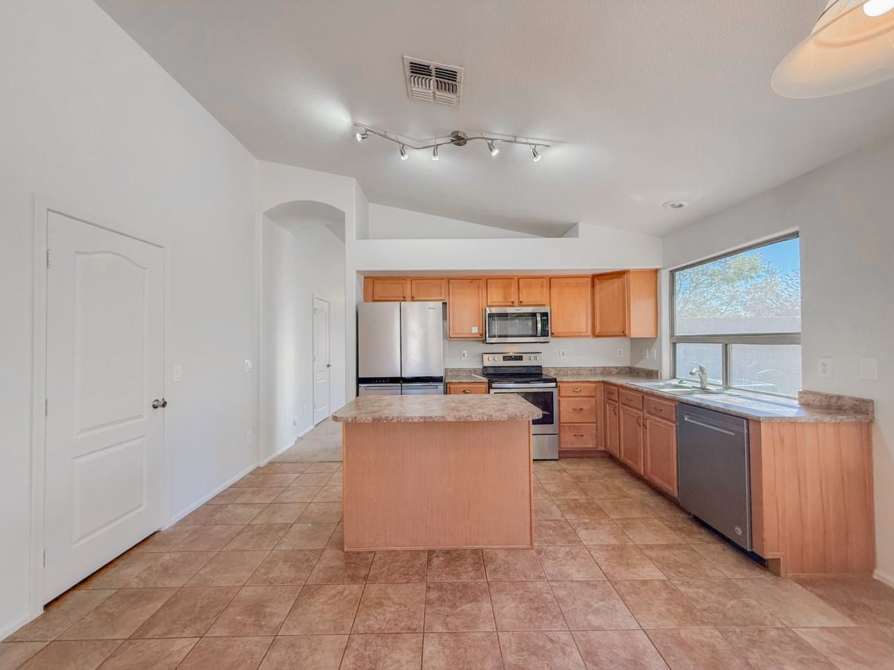 43676 W Wade Dr - Photo 6 of 31