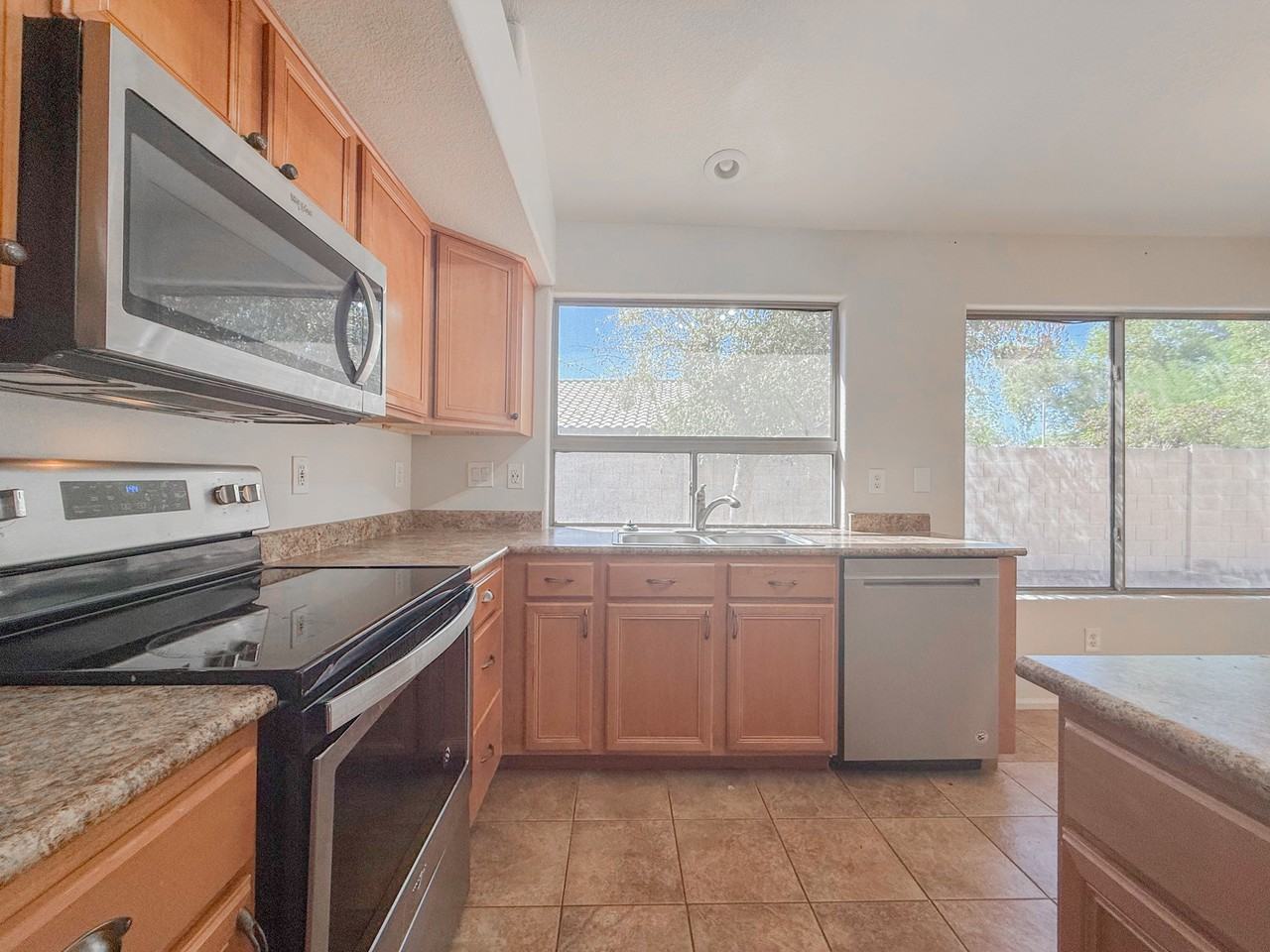 43676 W Wade Dr - Photo 7 of 31