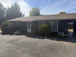 featured image of 1125 Sw Bridge St #B