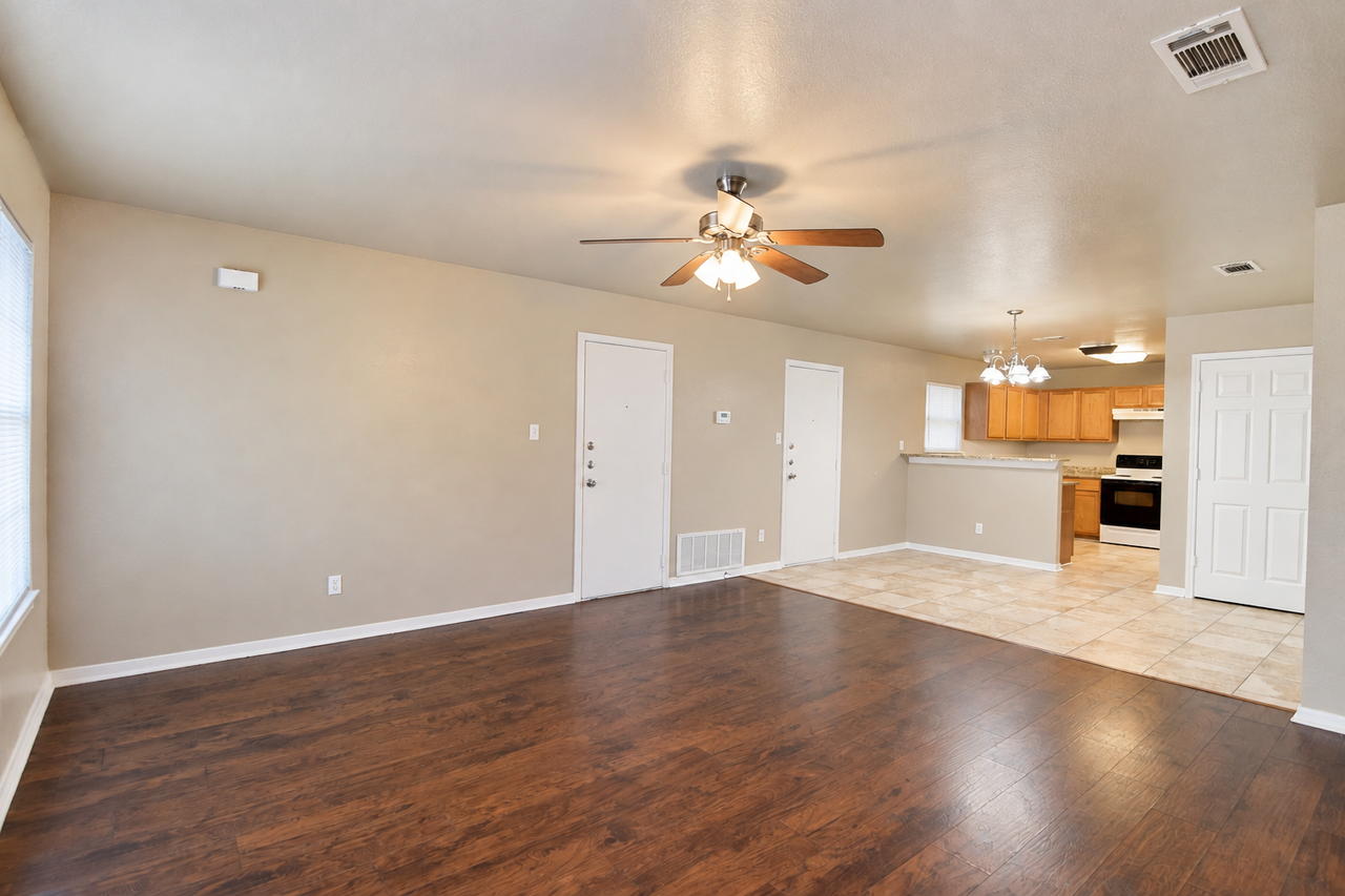 907 Carla Kay - Photo 5 of 14