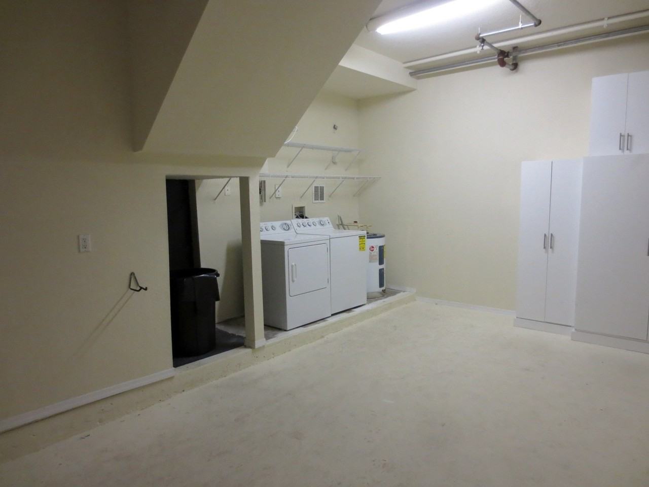 111 Grand Beach Pl - Photo 2 of 12