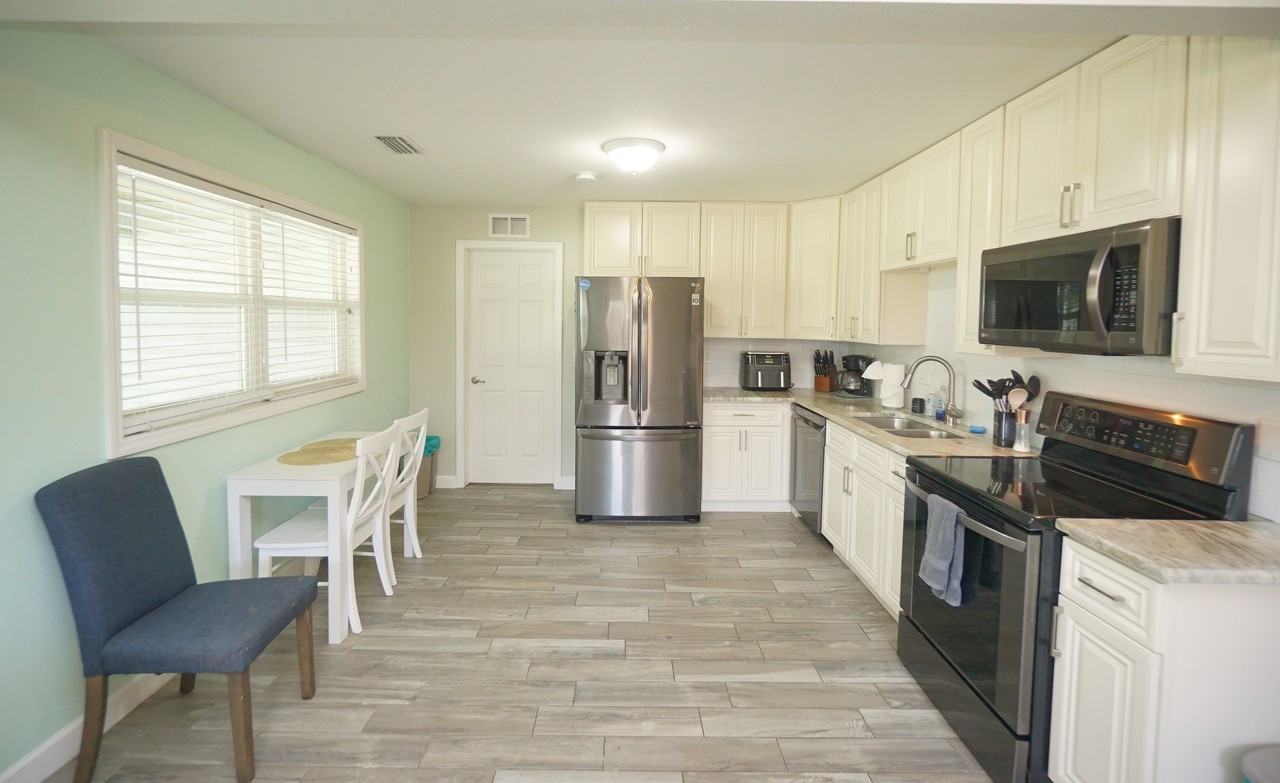 4411 W Leila Ave - Photo 4 of 15