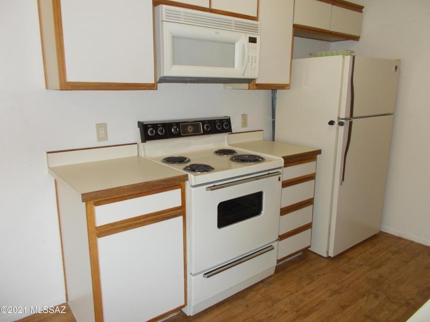 5616 S Wood Crest Dr - Photo 3 of 7