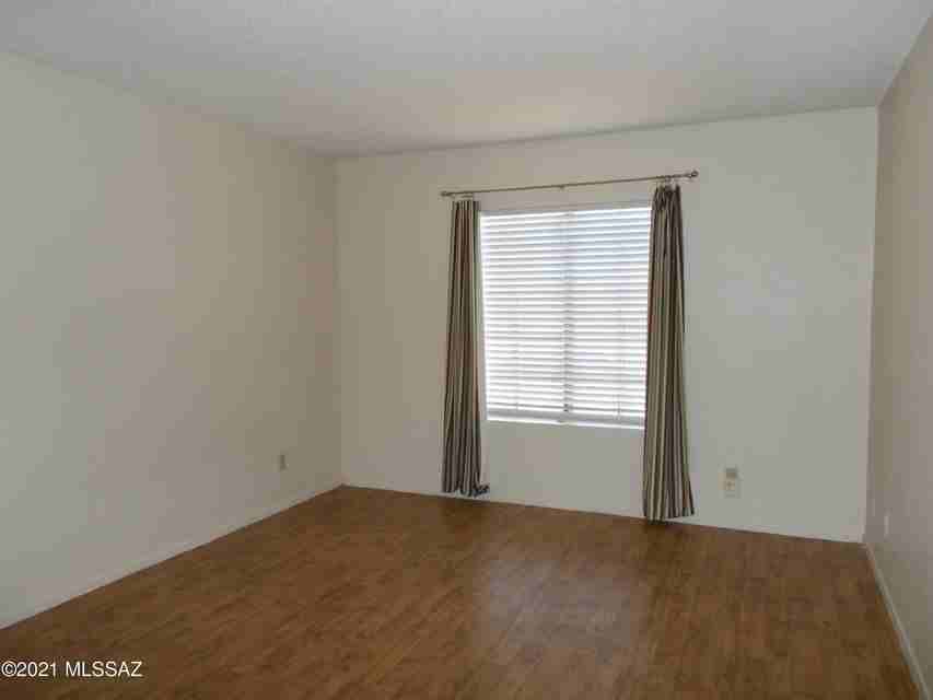 5616 S Wood Crest Dr - Photo 4 of 7