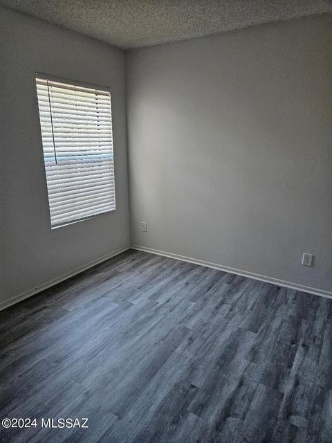5616 S Wood Crest Dr - Photo 5 of 7