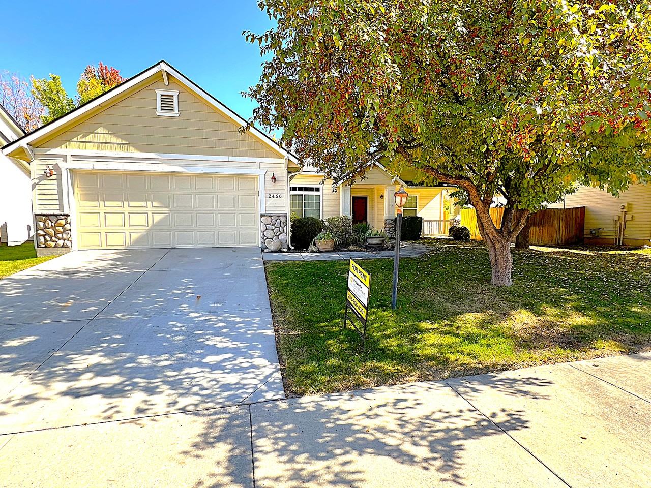 2466 N Highwood Ave - Photo 3 of 23