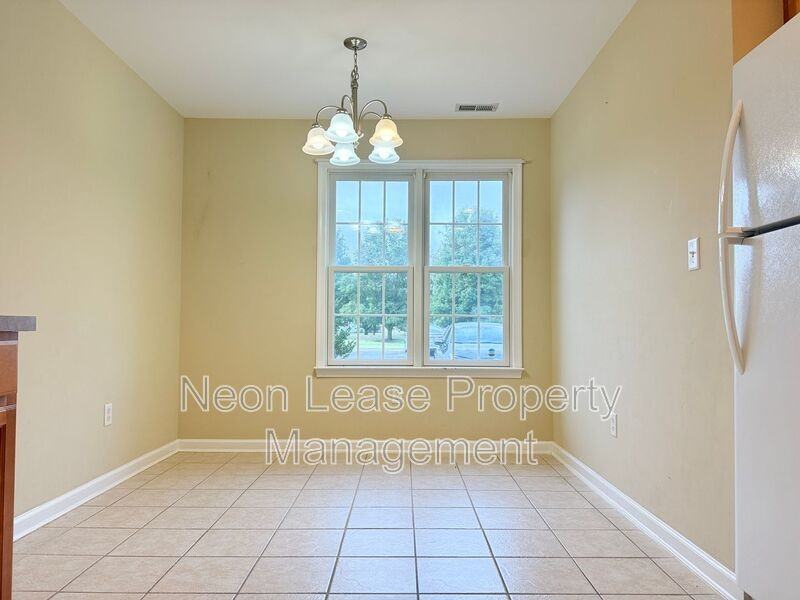 1103 Laurel Ct - Photo 3 of 9